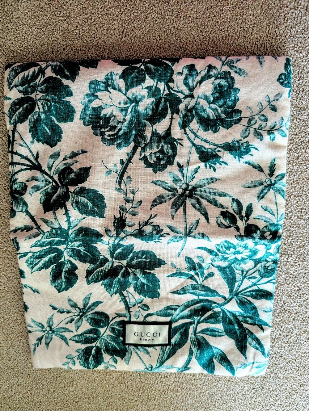 GUCCI Beauty Satin Cosmetic Pouch in Teal - Picture 3 of 6